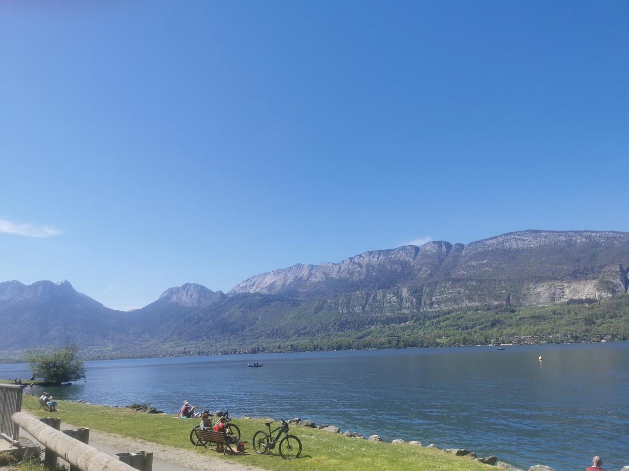 Charmant Appartement A 1 Minute Du Lac Annecy Exterior foto