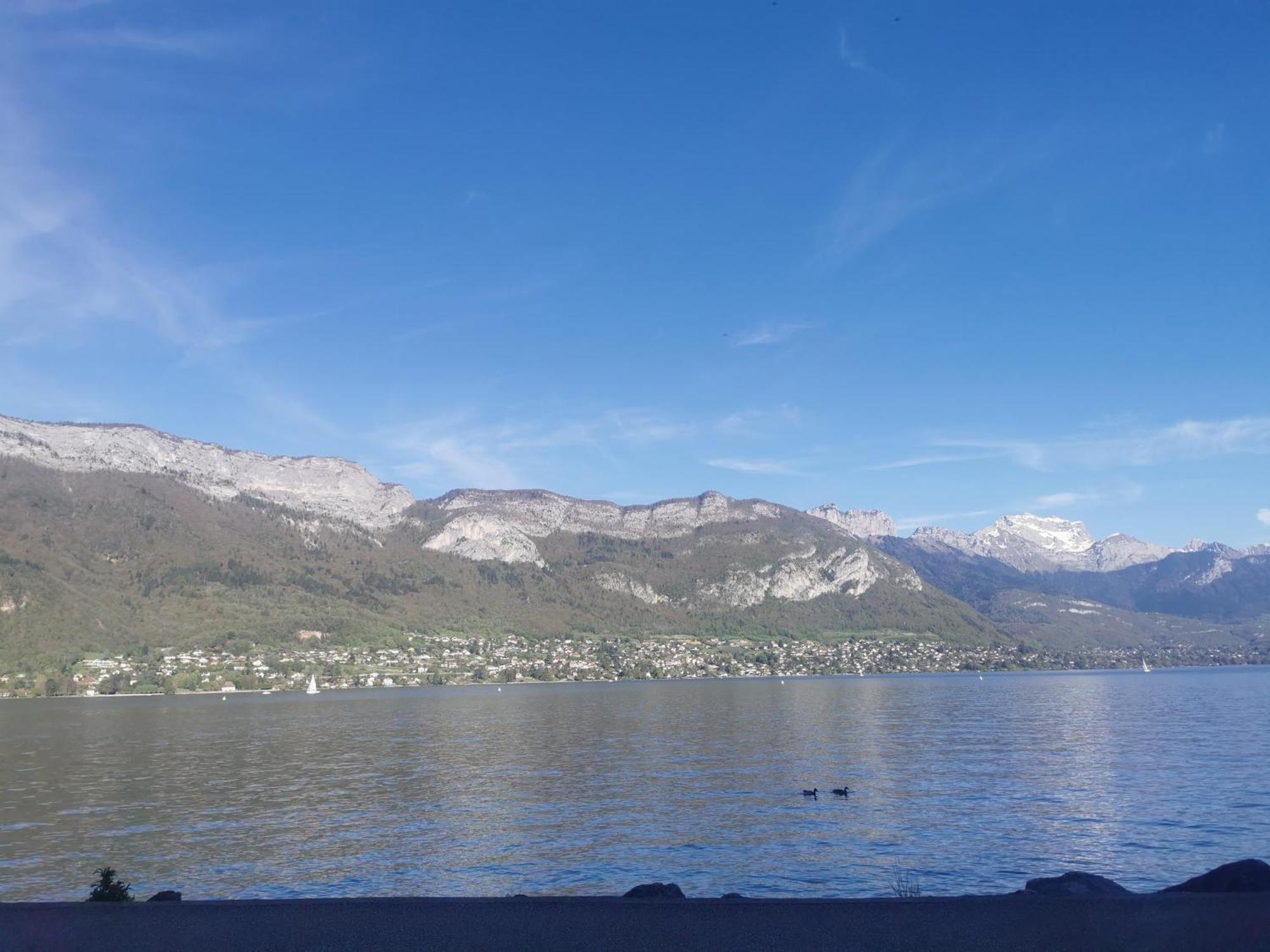Charmant Appartement A 1 Minute Du Lac Annecy Exterior foto